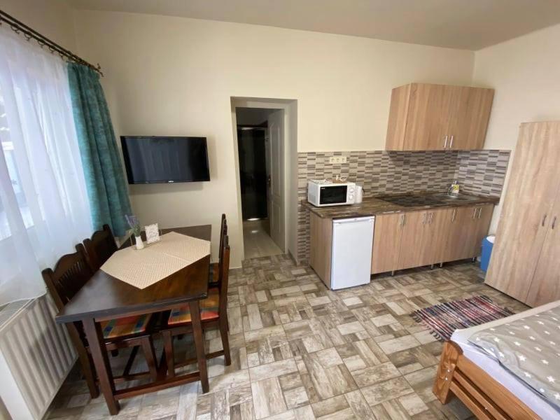 Levendula Vendeghaz Apartment ไฮจ์ดูบอสซอร์มีนย์ ภายนอก รูปภาพ