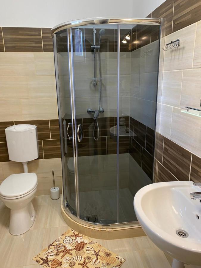 Levendula Vendeghaz Apartment ไฮจ์ดูบอสซอร์มีนย์ ภายนอก รูปภาพ