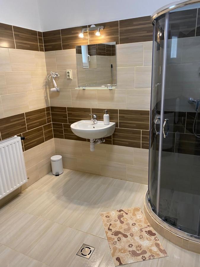 Levendula Vendeghaz Apartment ไฮจ์ดูบอสซอร์มีนย์ ภายนอก รูปภาพ