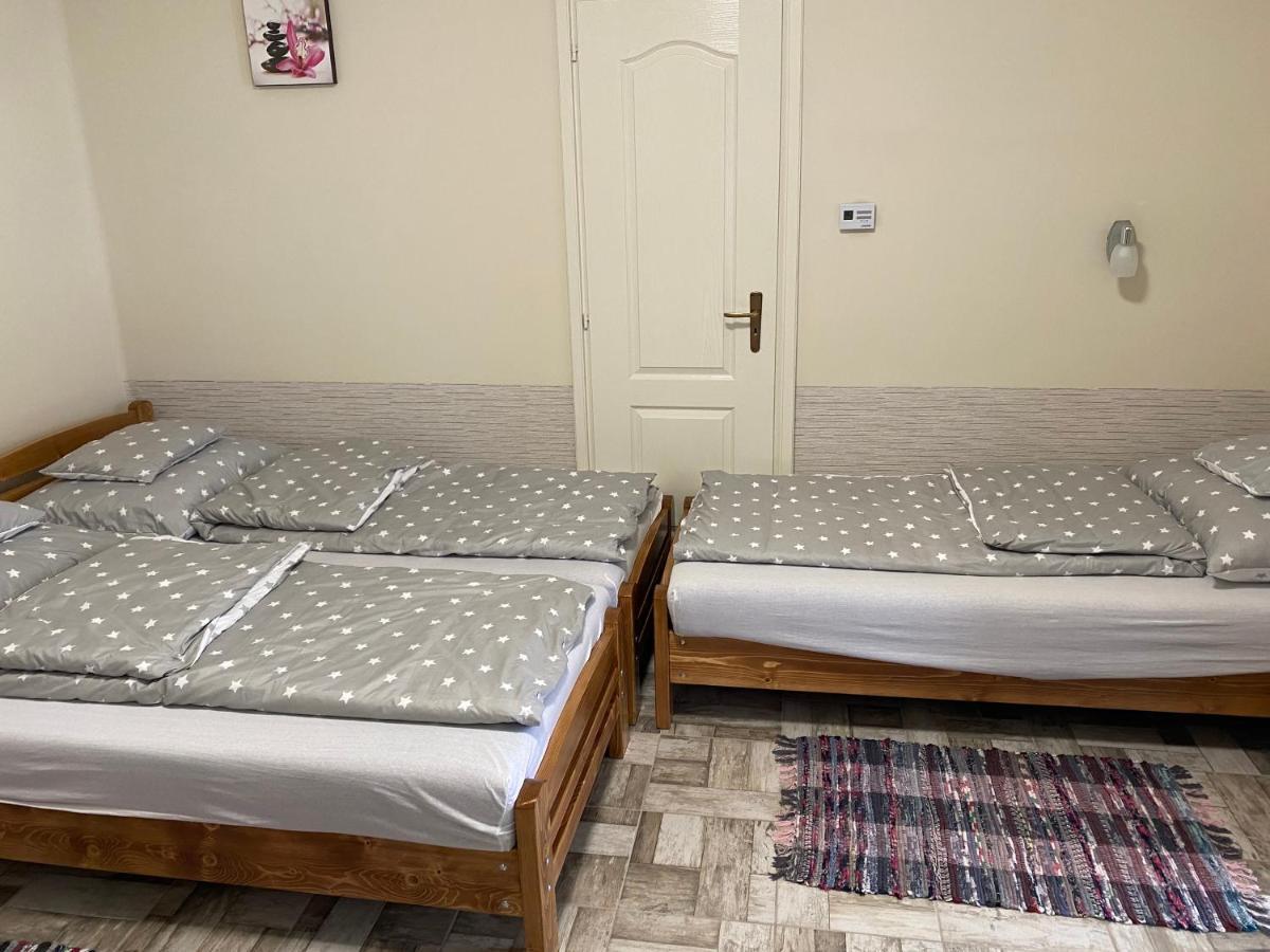 Levendula Vendeghaz Apartment ไฮจ์ดูบอสซอร์มีนย์ ภายนอก รูปภาพ
