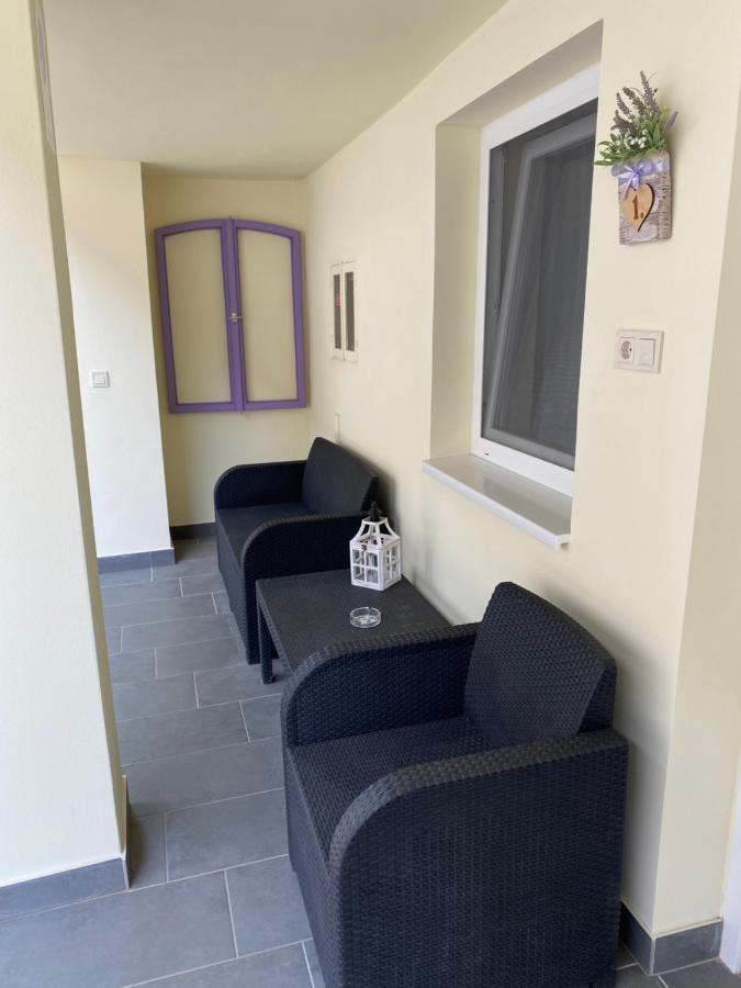 Levendula Vendeghaz Apartment ไฮจ์ดูบอสซอร์มีนย์ ภายนอก รูปภาพ