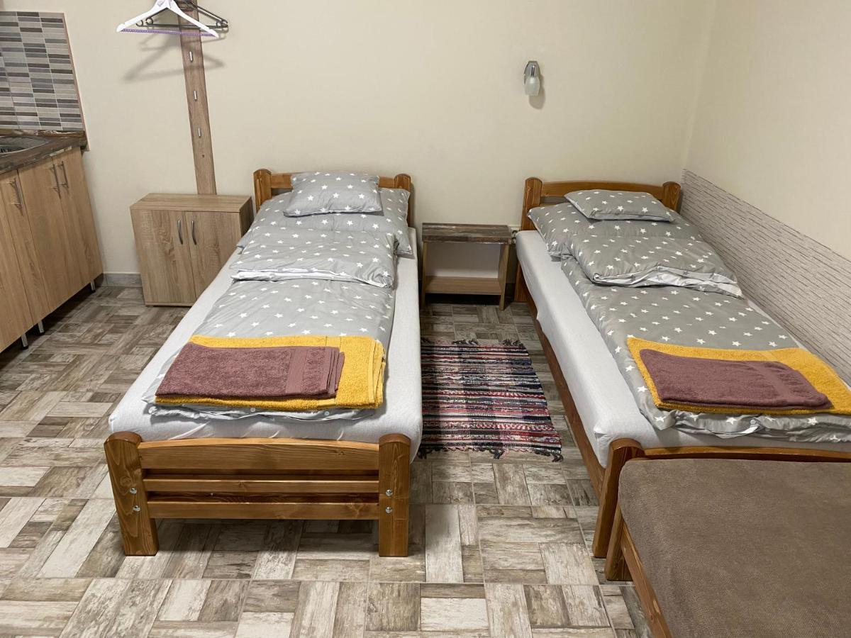 Levendula Vendeghaz Apartment ไฮจ์ดูบอสซอร์มีนย์ ภายนอก รูปภาพ