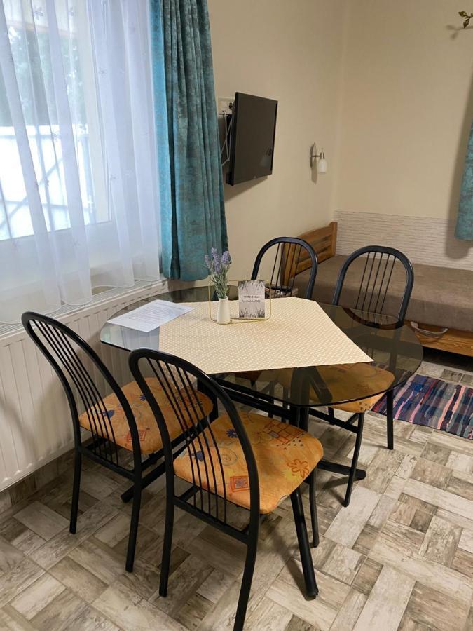 Levendula Vendeghaz Apartment ไฮจ์ดูบอสซอร์มีนย์ ภายนอก รูปภาพ