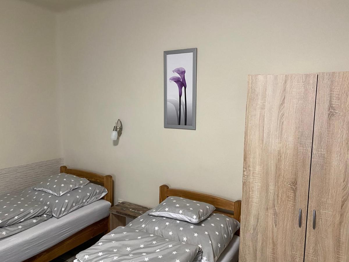 Levendula Vendeghaz Apartment ไฮจ์ดูบอสซอร์มีนย์ ภายนอก รูปภาพ