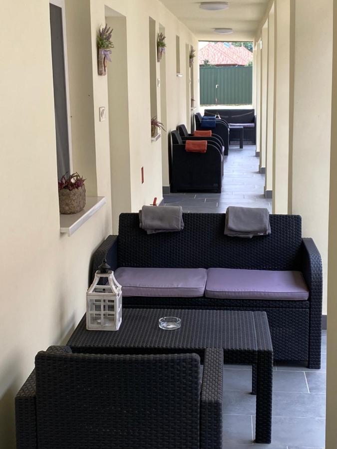 Levendula Vendeghaz Apartment ไฮจ์ดูบอสซอร์มีนย์ ภายนอก รูปภาพ