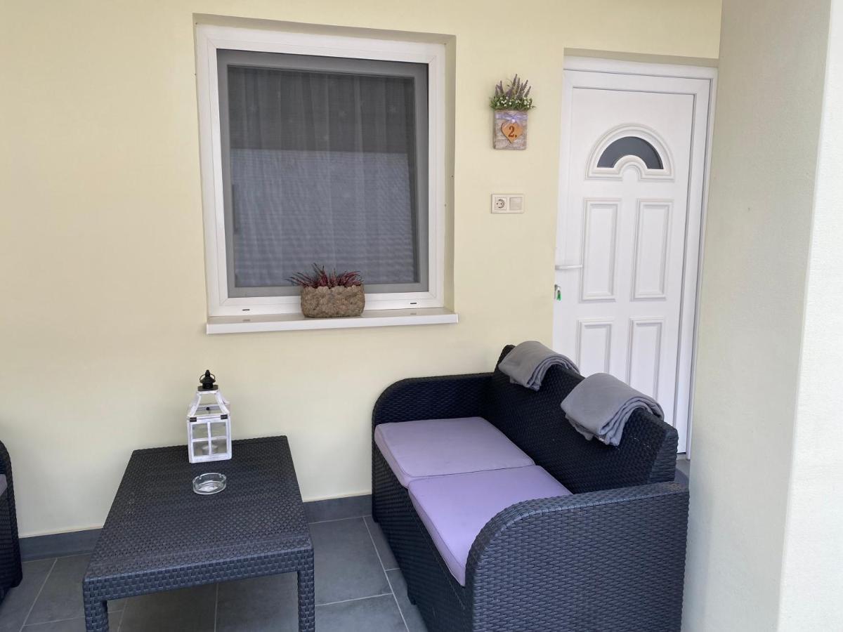 Levendula Vendeghaz Apartment ไฮจ์ดูบอสซอร์มีนย์ ภายนอก รูปภาพ