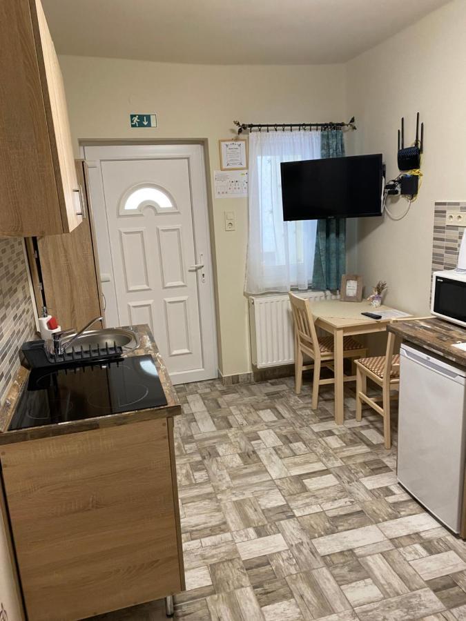 Levendula Vendeghaz Apartment ไฮจ์ดูบอสซอร์มีนย์ ภายนอก รูปภาพ