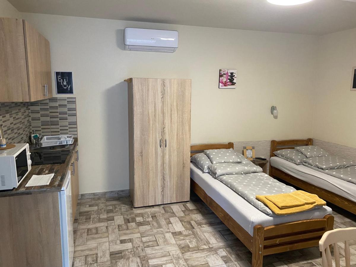 Levendula Vendeghaz Apartment ไฮจ์ดูบอสซอร์มีนย์ ภายนอก รูปภาพ