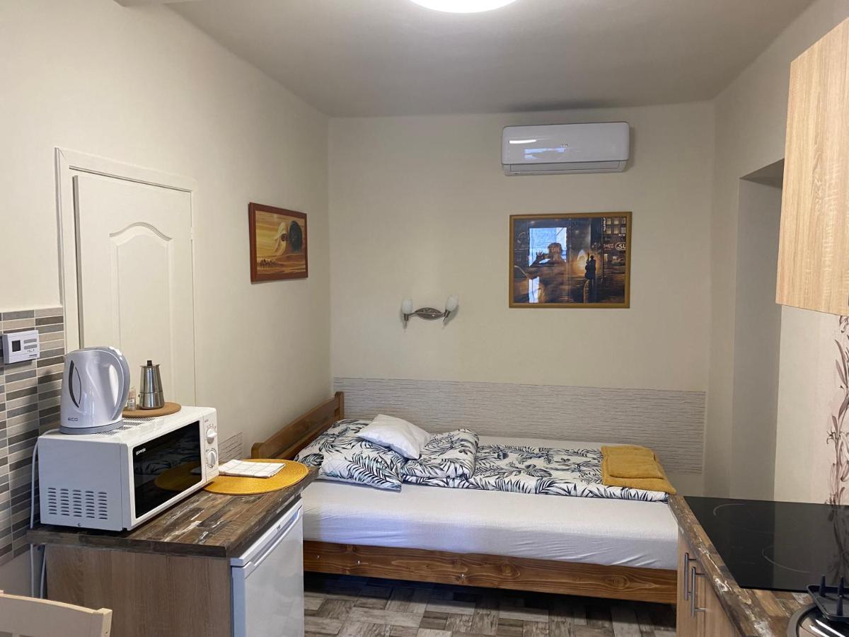 Levendula Vendeghaz Apartment ไฮจ์ดูบอสซอร์มีนย์ ภายนอก รูปภาพ