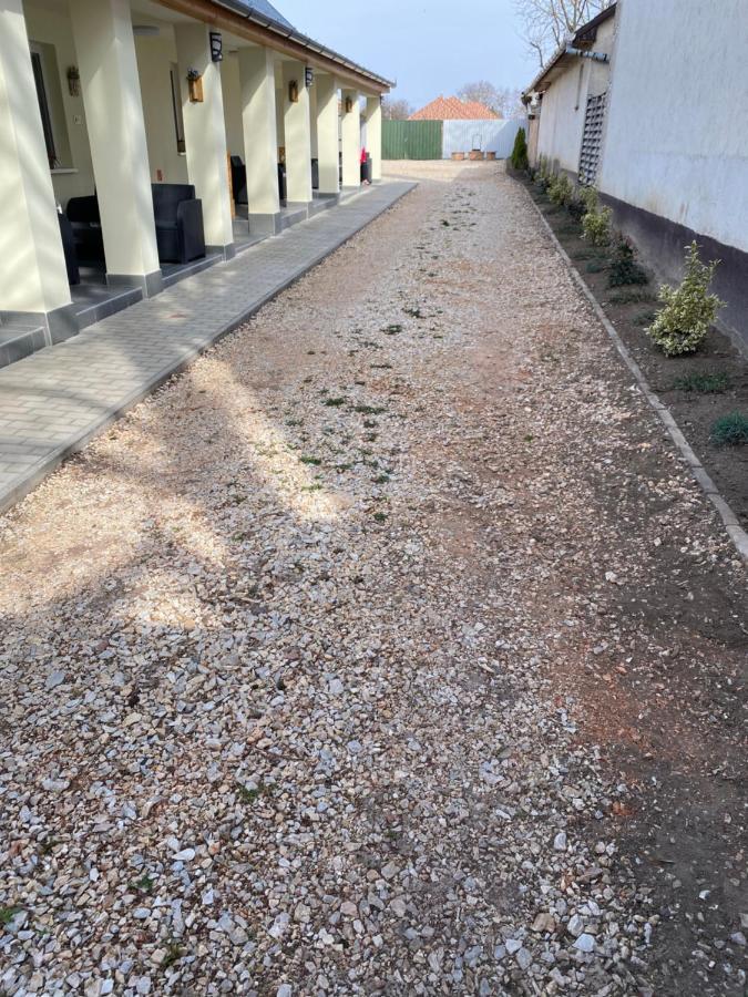 Levendula Vendeghaz Apartment ไฮจ์ดูบอสซอร์มีนย์ ภายนอก รูปภาพ