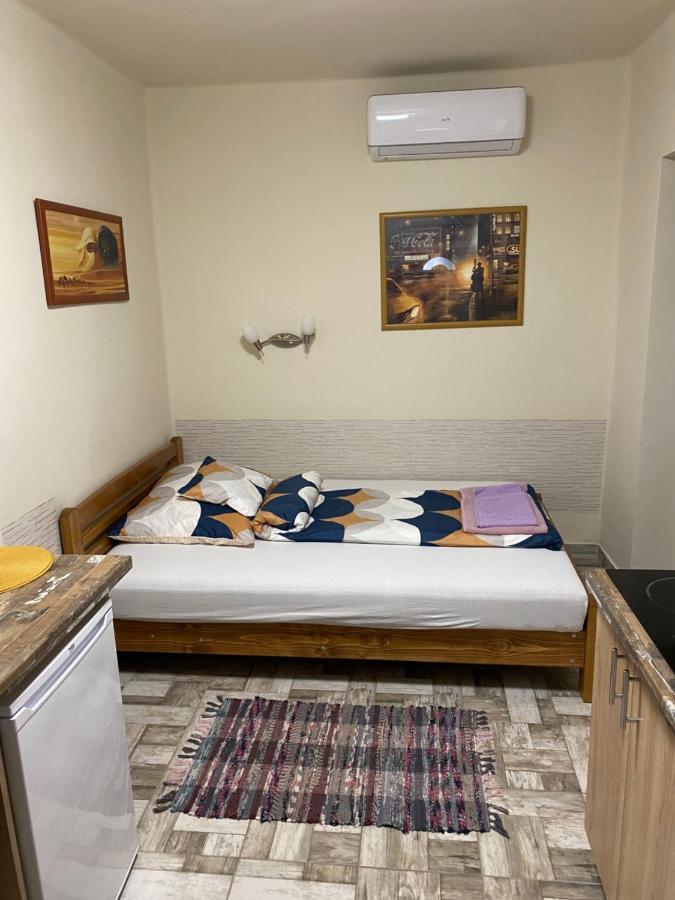Levendula Vendeghaz Apartment ไฮจ์ดูบอสซอร์มีนย์ ภายนอก รูปภาพ