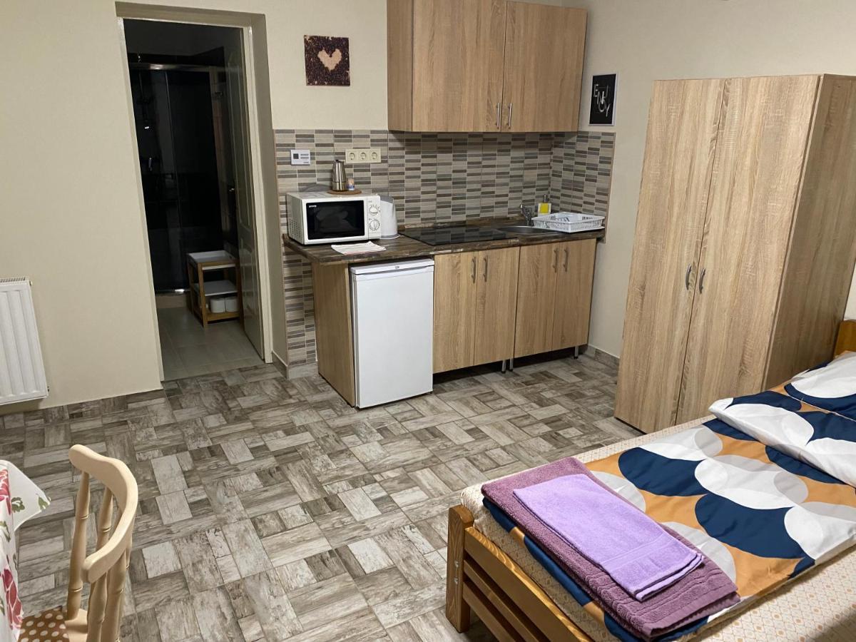 Levendula Vendeghaz Apartment ไฮจ์ดูบอสซอร์มีนย์ ภายนอก รูปภาพ