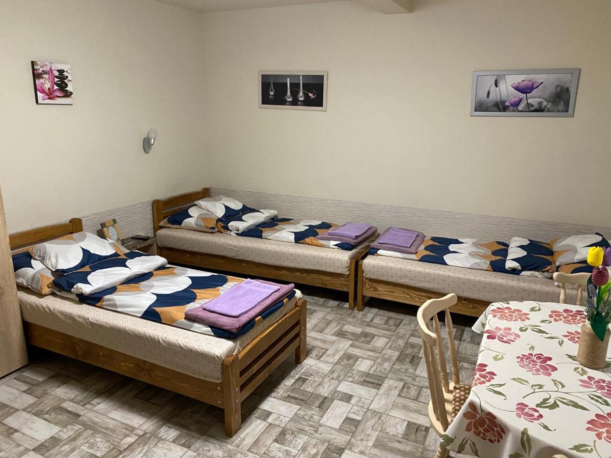 Levendula Vendeghaz Apartment ไฮจ์ดูบอสซอร์มีนย์ ภายนอก รูปภาพ