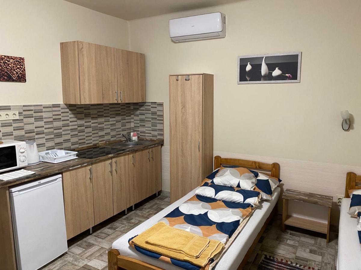 Levendula Vendeghaz Apartment ไฮจ์ดูบอสซอร์มีนย์ ภายนอก รูปภาพ